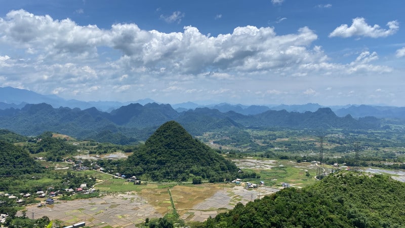 Vues spectaculaires sur la réserve naturelle de Pu Luong à Mai Hich,