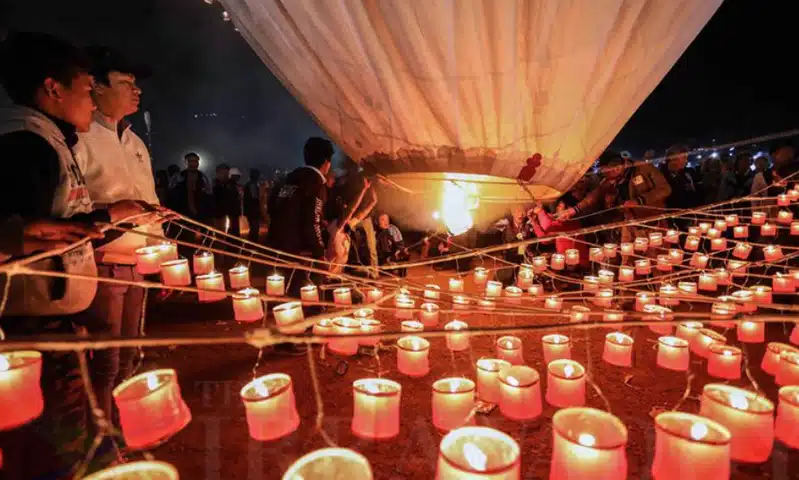 Festival des lumières (Tazaungdaing)