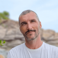 César