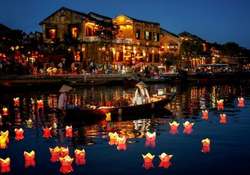 Taking-a-Hoi-An-lantern-boat-ride