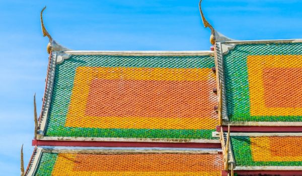 architecture-toit-temple-style-thailandais_-_Freepik_-_Mrsiraphol_-_Copie