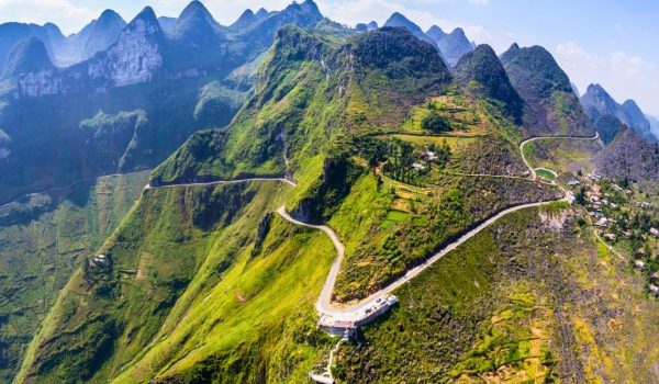 the-adventour-road-in-ha-giang-loop
